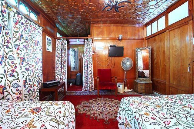 Houseboat Lily Of Nageen Srinagar  Luaran gambar