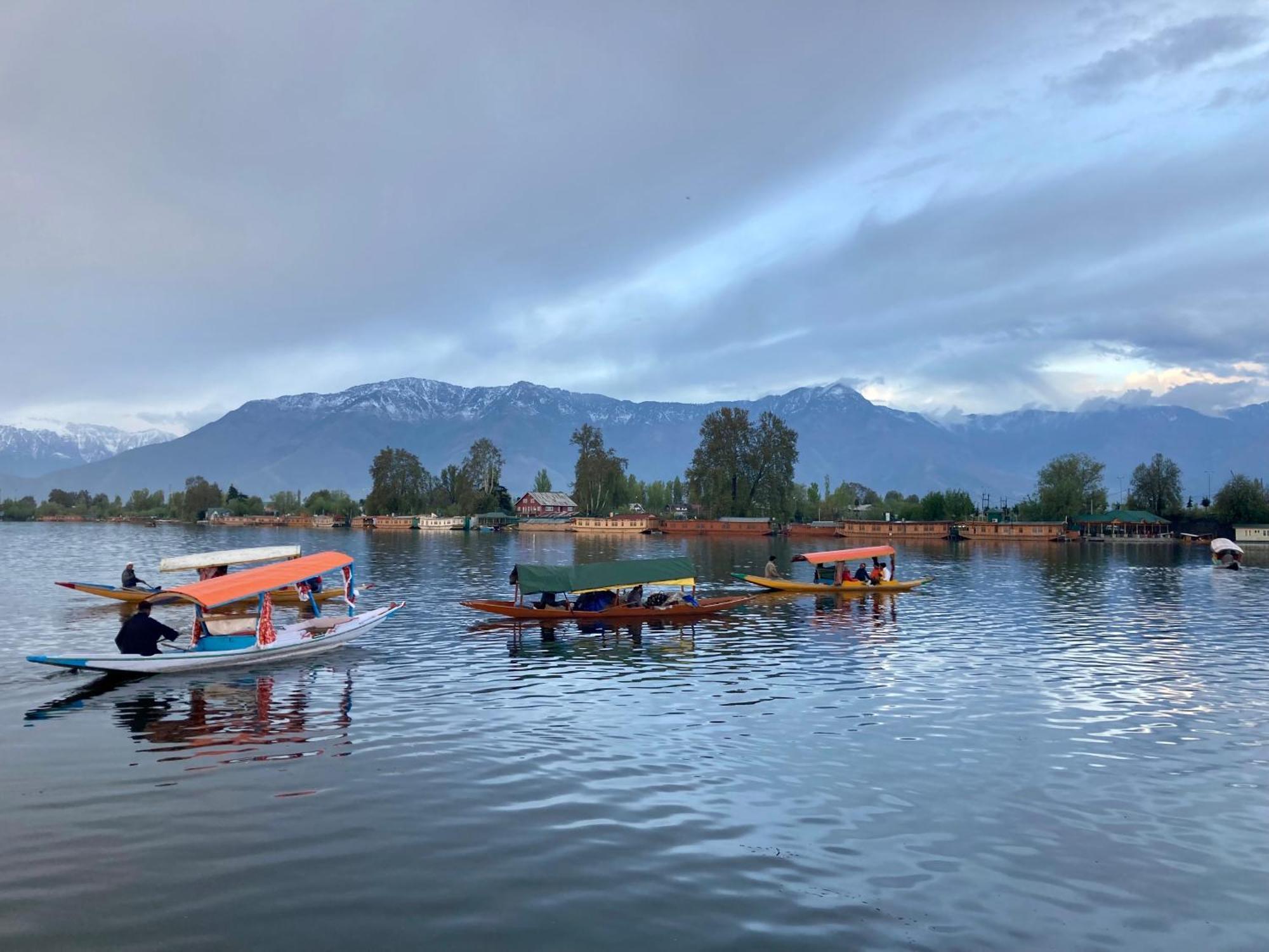 Houseboat Lily Of Nageen Srinagar  Luaran gambar