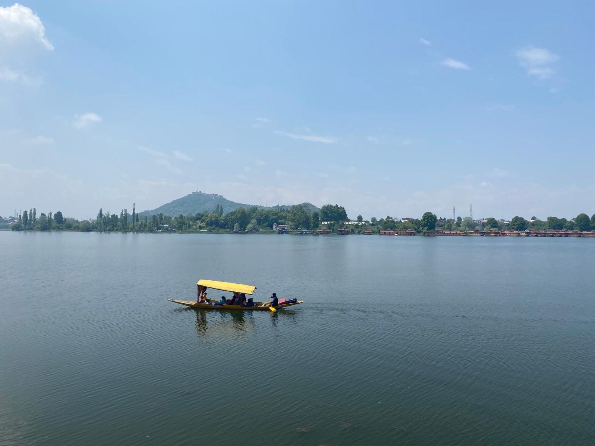 Houseboat Lily Of Nageen Srinagar  Luaran gambar