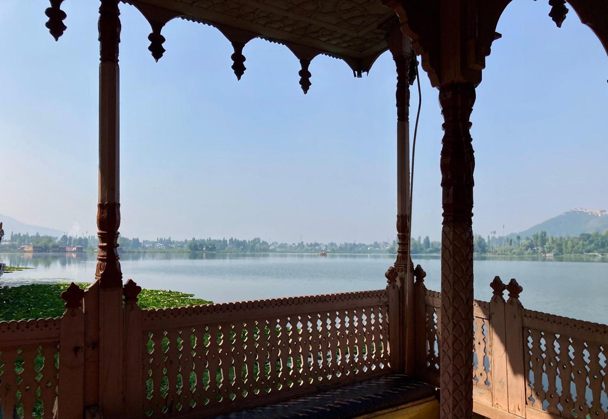 Houseboat Lily Of Nageen Srinagar  Luaran gambar