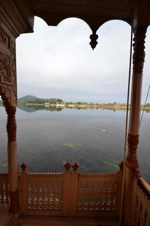 Houseboat Lily Of Nageen Srinagar  Luaran gambar